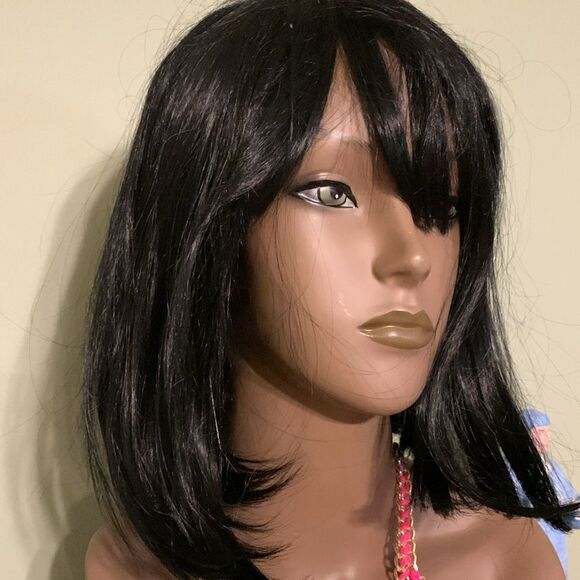 Beautiful Black Heat Resistant Synthetic Wig. Very soft. Feels real - Picture 4 of 13